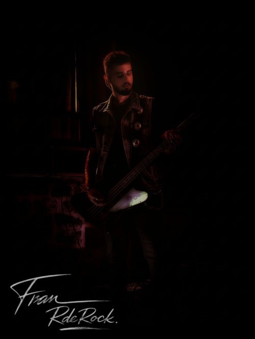 Ethan Castro, músico de A deshoras