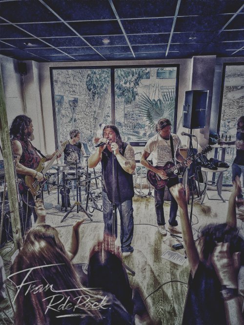 Loren Bustos, con Juansa Ferrer y Miquel Millet y 1 músico más